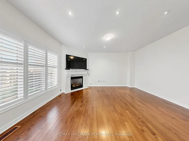72 Middlecote Dr — Photo 17