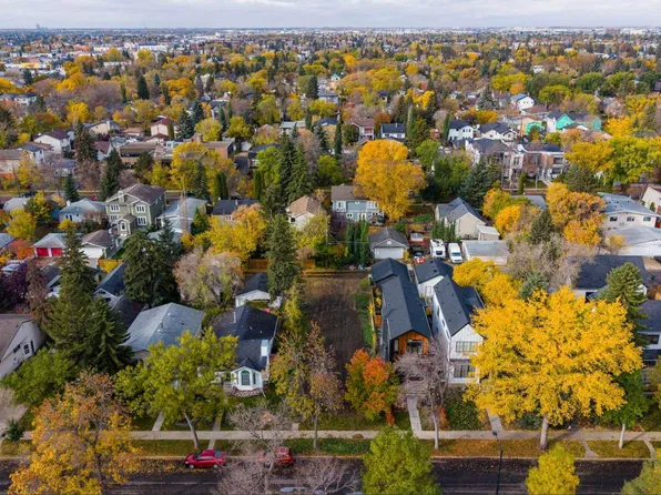 10338 145th St NW, Edmonton, AB T5N 2X7