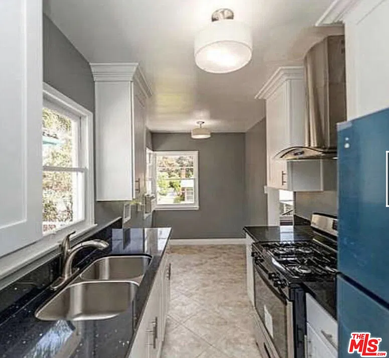 1 bed, 1.0 bath, 700 sqft, $2,999 — Photo 4