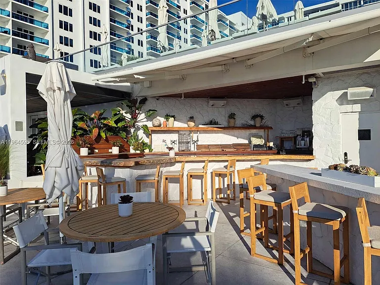 2301 Collins Ave #504 — Photo 30