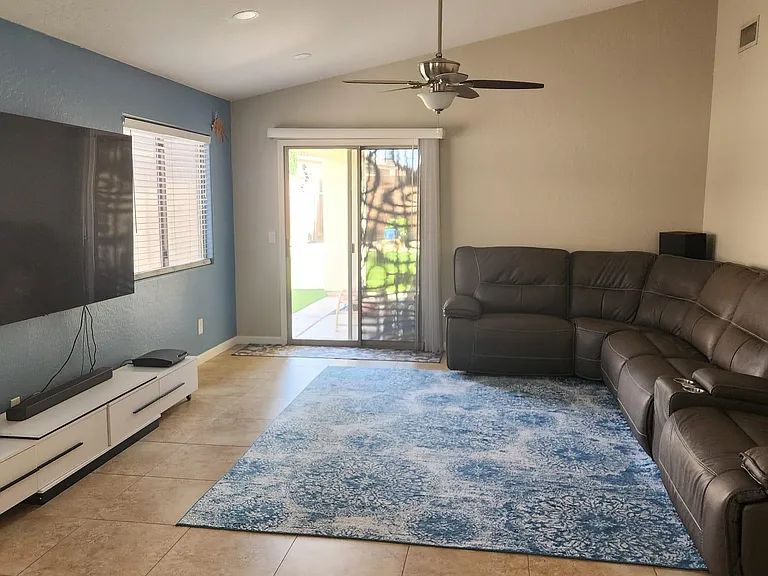 743 W Oxford Ln — Photo 4