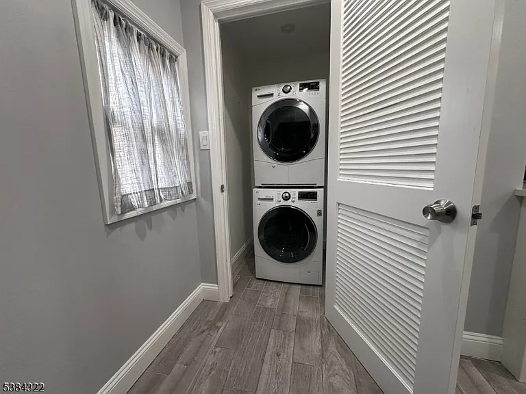 109 Arlington Blvd — Photo 4