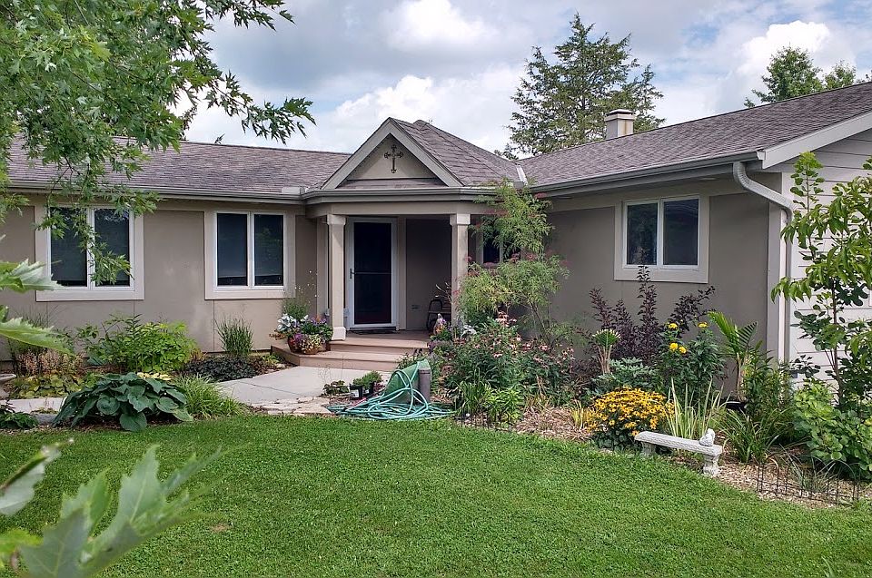 Welcoming sweeping sidewalk