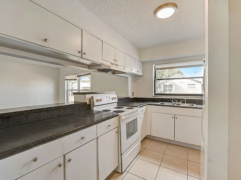 Fall Ridge Apartments — Photo 7