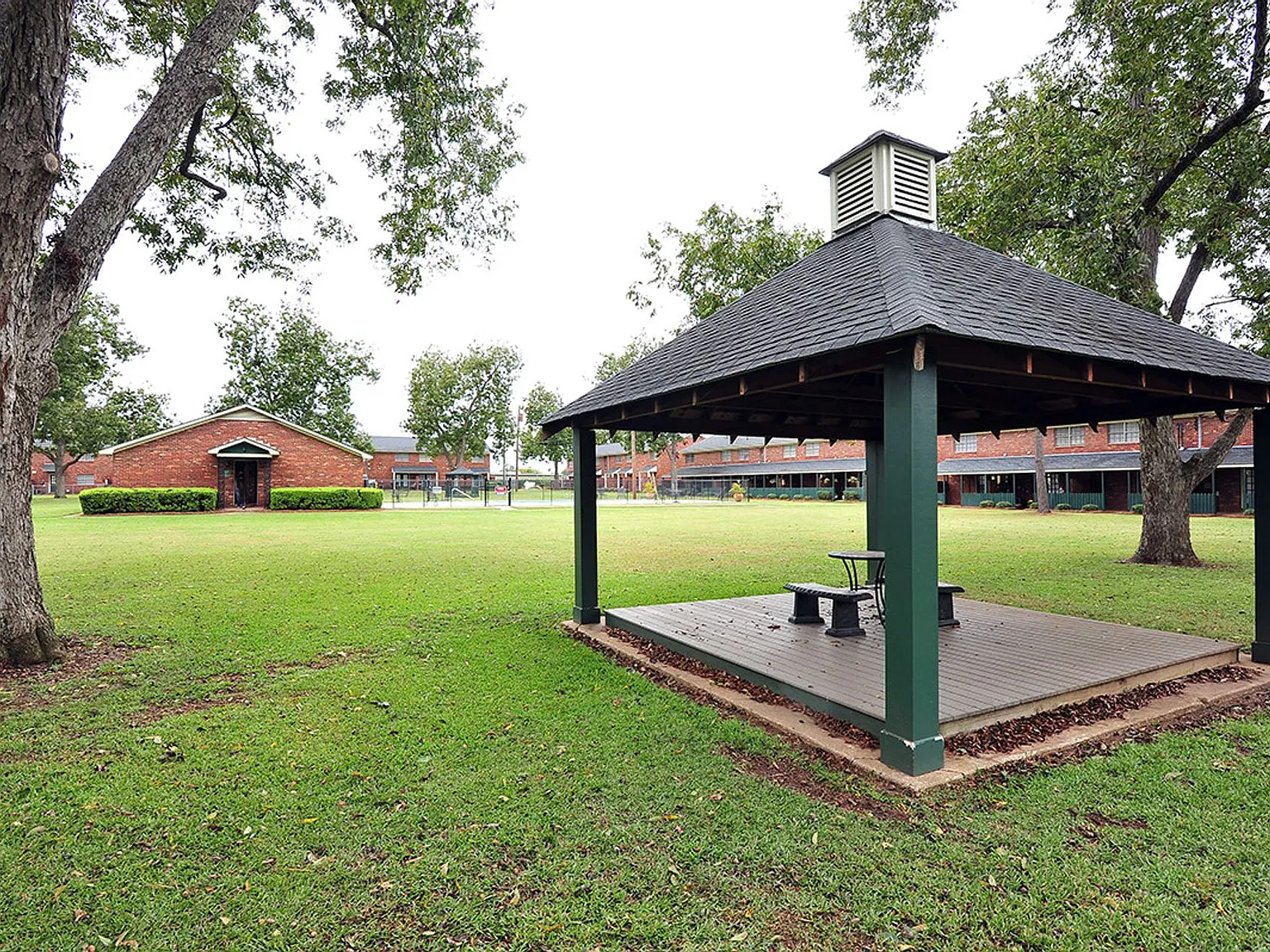 Huntingdon Apartments — Photo 4