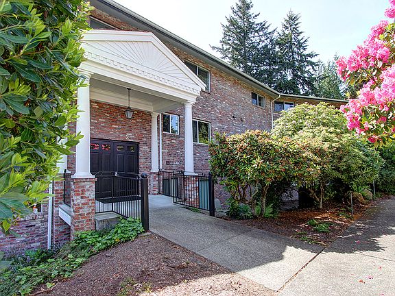 2nd image of 115 100th Ave NE #301