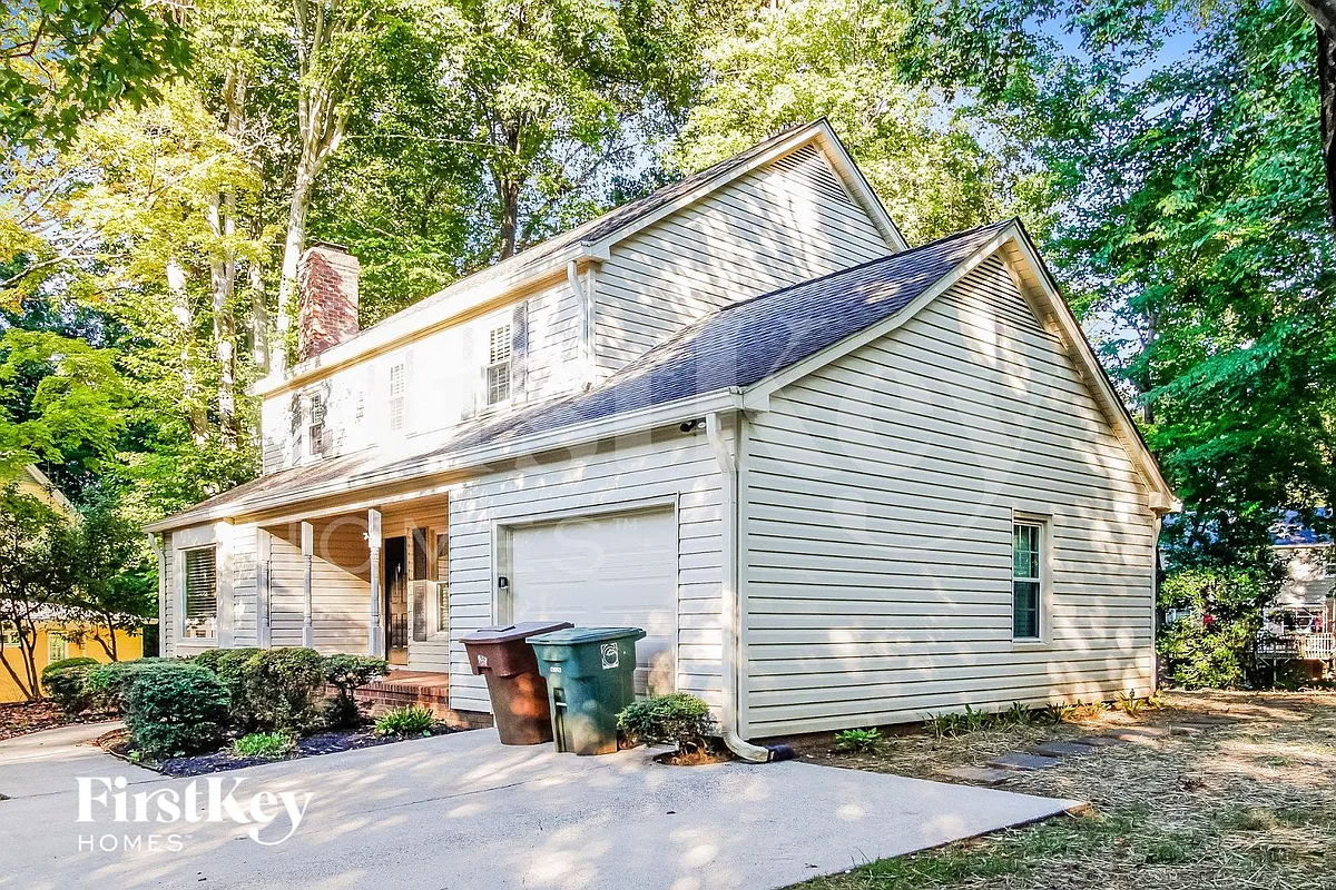 Building Photo - 402 Willow Spring Ct