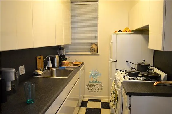 Rented by essential NEW YORK Real Estate | media 35