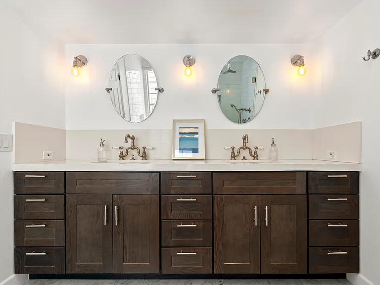 709 W Balboa Blvd — Photo 28