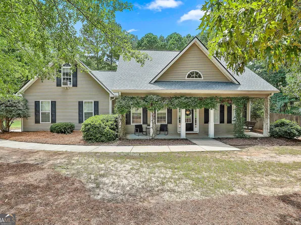 401 Bellway Ct, Tyrone, GA 30290