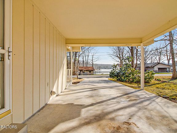 3rd image of 174 Dovenshire Dr