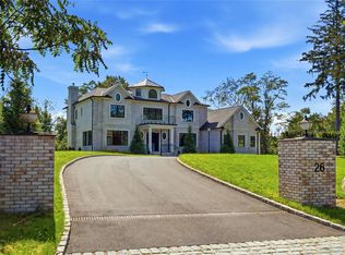 26 Saint Andrews Court, Old Westbury, NY 11568
