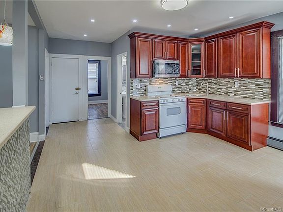 3rd image of 36-38 Lee Ave