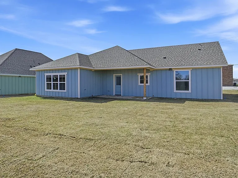 307 Railroad Ave — Photo 24