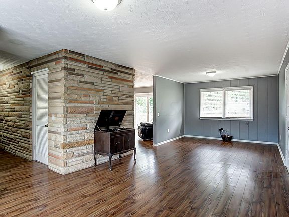 3rd image of 3586 Pleasant Dr