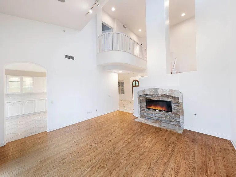 19 Lucania Dr — Photo 19
