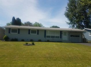 121 Grandy Dr, Liverpool, NY 13088