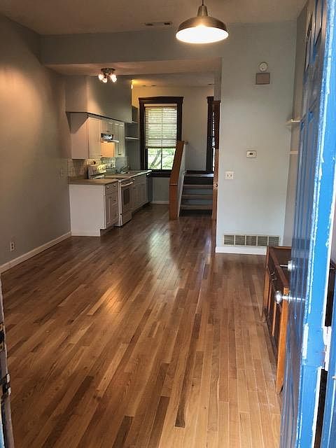 1st image of 904 Russell Blvd #B