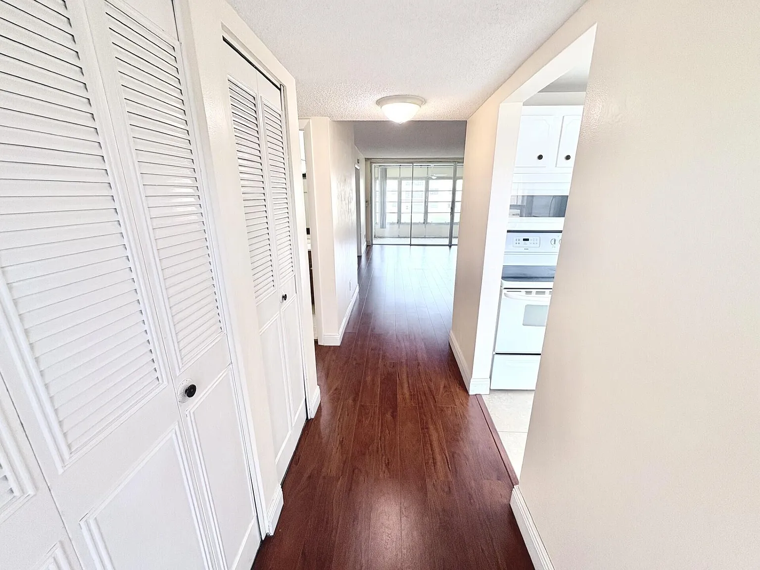 2 bed, 2.0 bath, 880 sqft, $1,700 — Photo 3