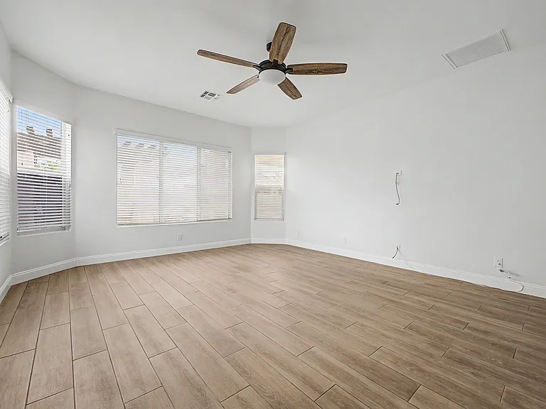 S McClelland Dr — Photo 24