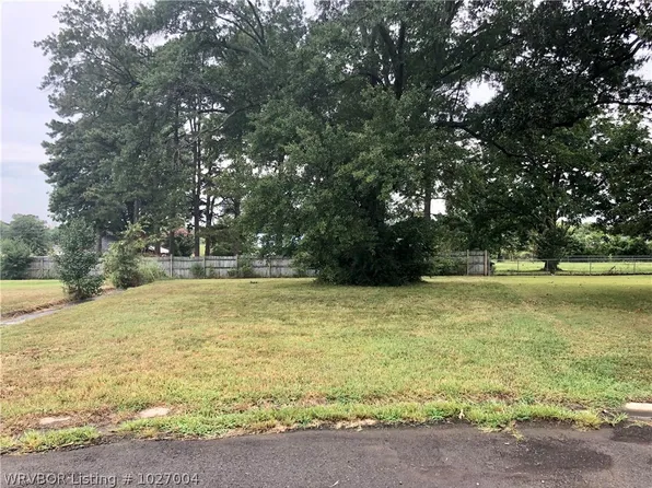 Lanite Dr, Muldrow, OK 74948