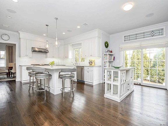 5th image of 10 Oaklawn Ave