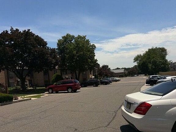 4th image of 7509 Hilltop Dr