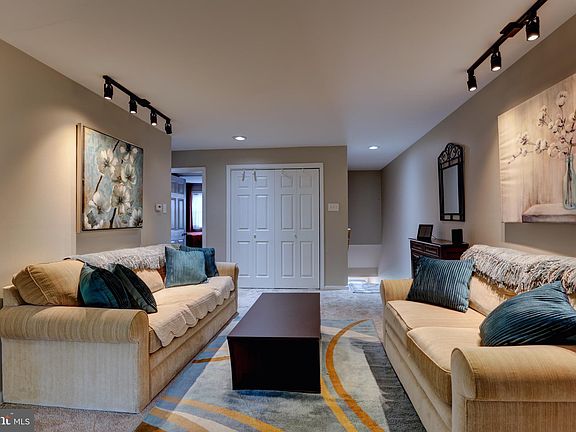 5th image of 19 Wexford Dr