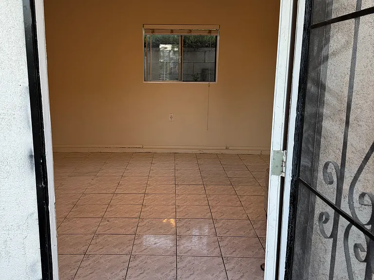 3240 Fashion Ave — Photo 2