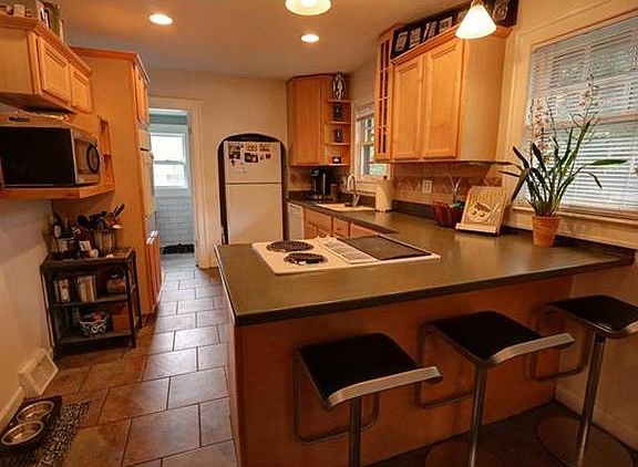 5th image of 5837 Kenwood Ave