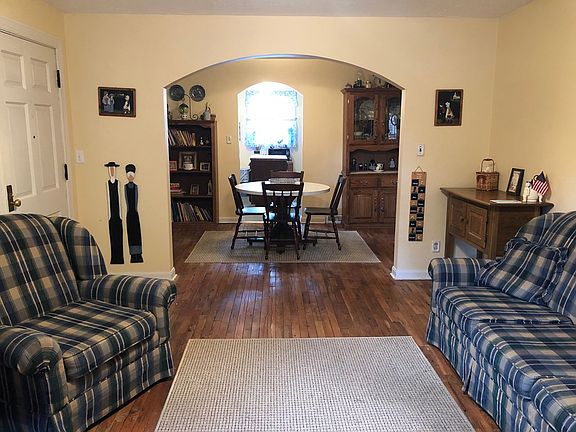 3rd image of 133 Holbrook St