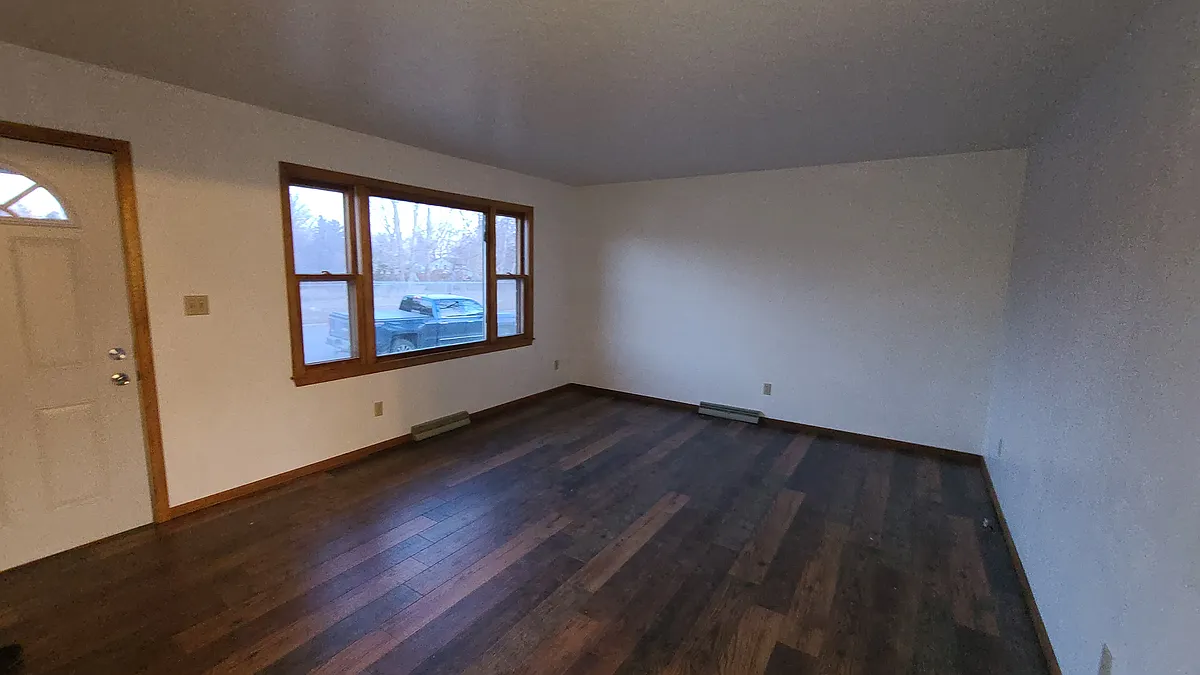 Building Photo - 145 8th Ave E