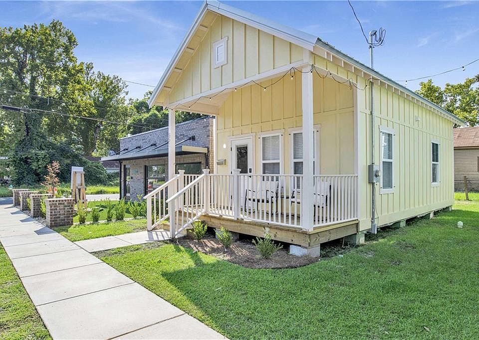 1st image of 551 Congress St