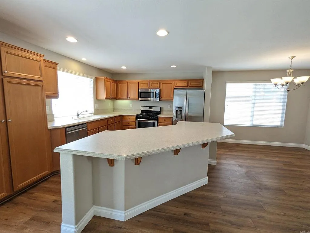 4 bed, 2.5 bath, 2150 sqft, $4,550 — Photo 3