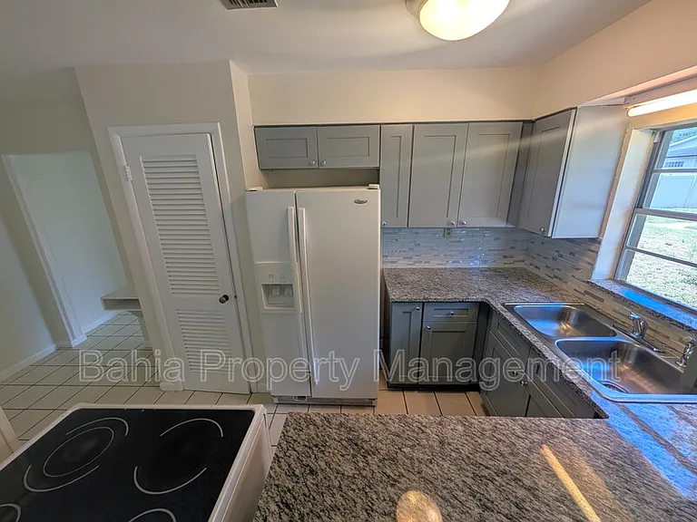808 N Macdill Ave — Photo 7