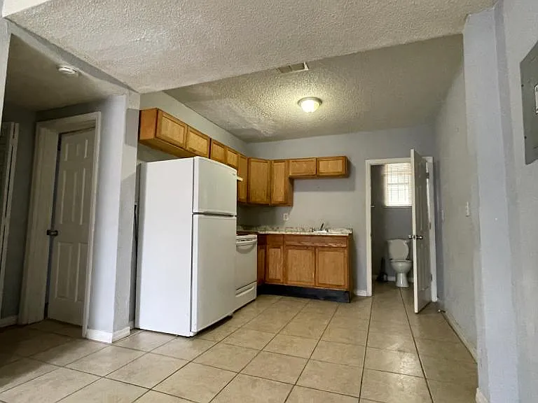 1332 W 21st St #3 — Photo 5