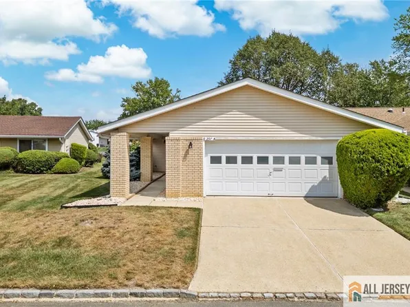 297 Yardley Dr, Monroe Township, NJ 08831