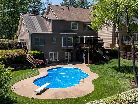 2nd image of 523 Holland Rd