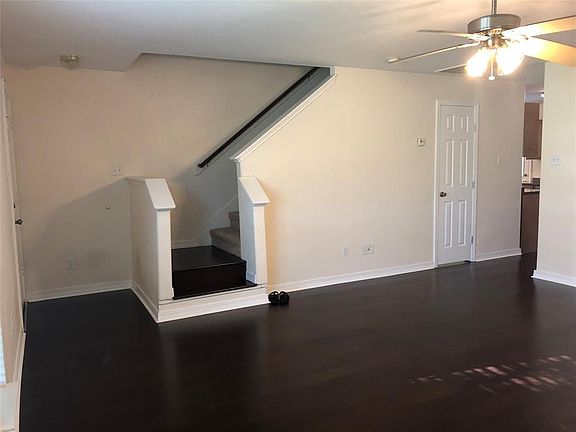 4th image of 402 Brightfield Ln