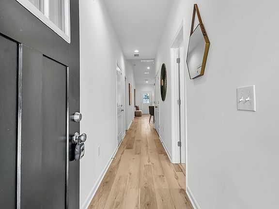 4th image of 2634 Harvey Ave
