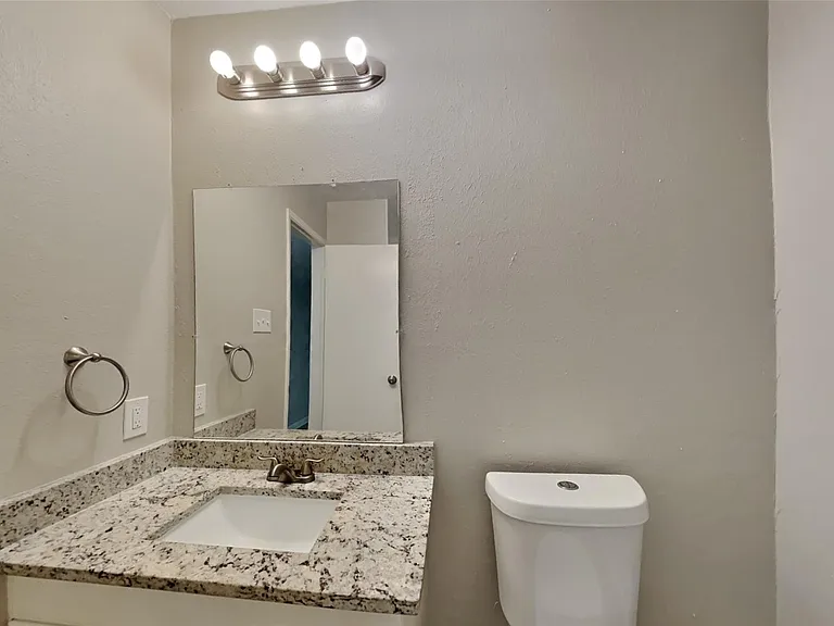 2102 Turtle Creek Dr — Photo 15