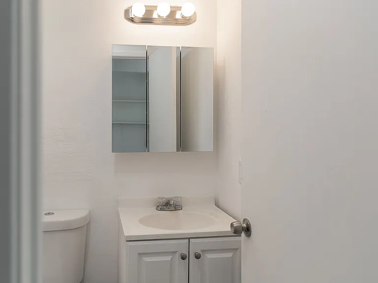 1194 Trinity Ave — Photo 6