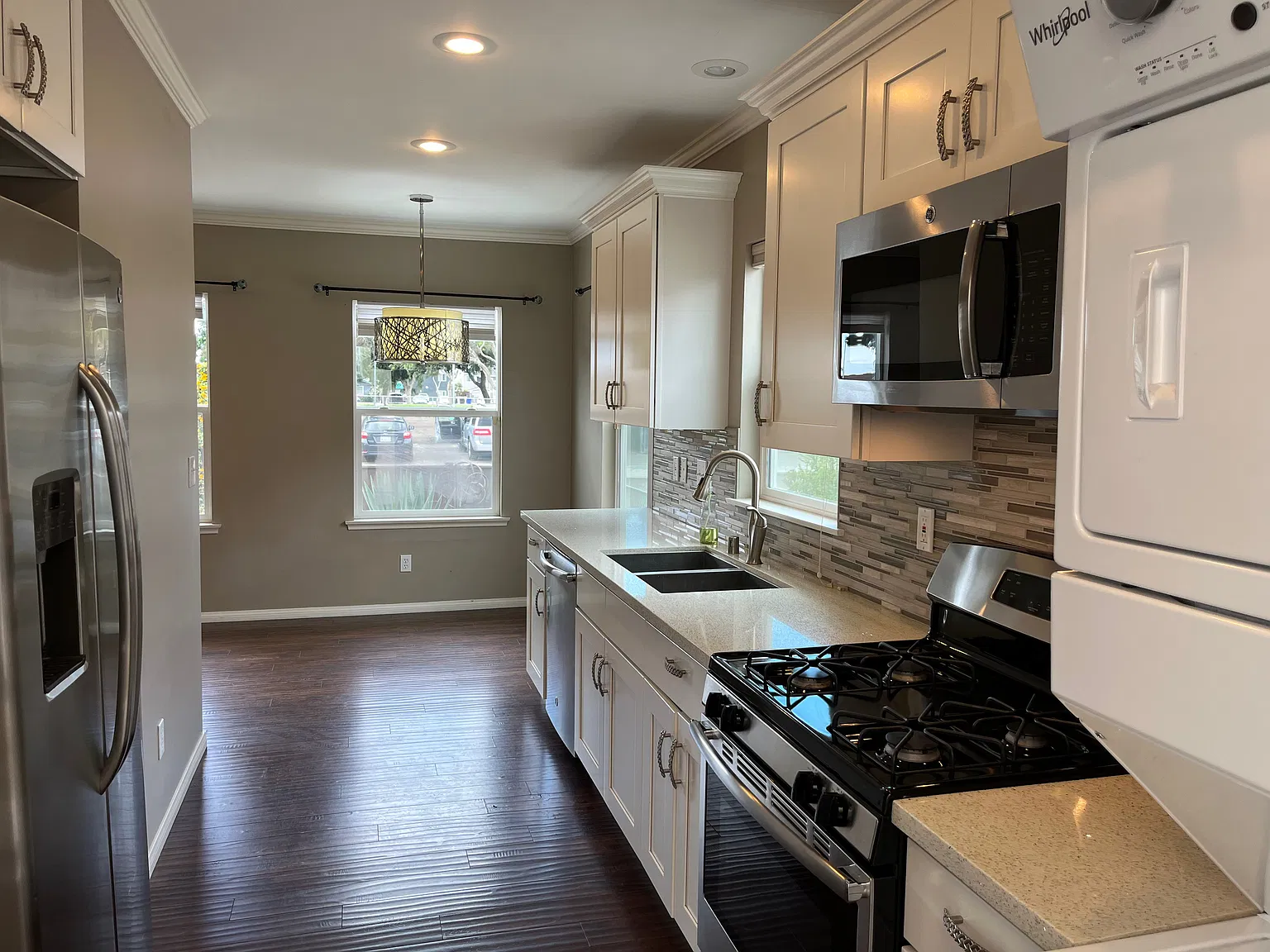 2 bed, 650 sqft, $3,000 — Photo 4