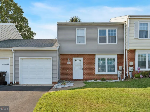 5762 Prescott Ct, Bensalem, PA 19020
