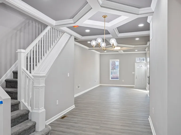 723 N Luzerne Ave — Photo 9