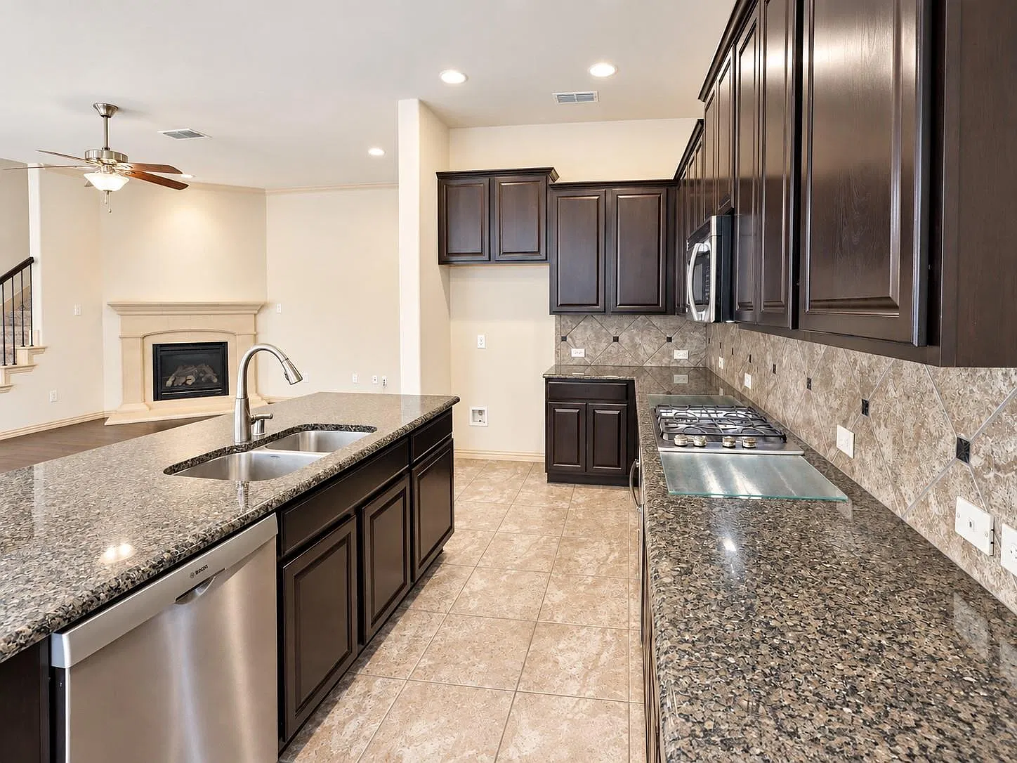 4 bed, 3.5 bath, 3017 sqft, $3,200 — Photo 4