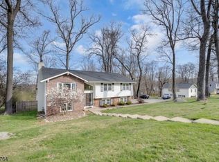 28 Valley View Trl, Sparta, NJ 07871