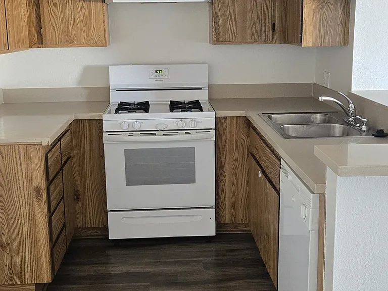 Franklin Luxury Apartments — Photo 43