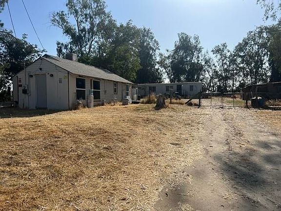 5th image of 3187 W Caruthers Avenue
