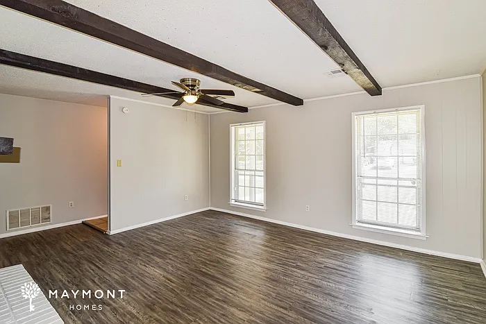 3 bed, 2.0 bath, 1348 sqft, $1,395 — Photo 3